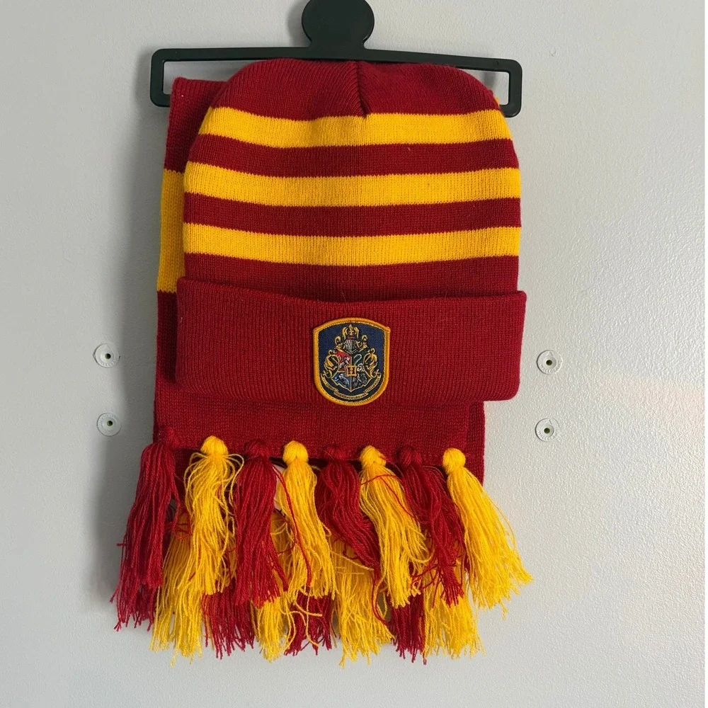 Harry Potter Gryffindor Beanie and Scarf Set Elope Burgundy Gold Stripe Knit